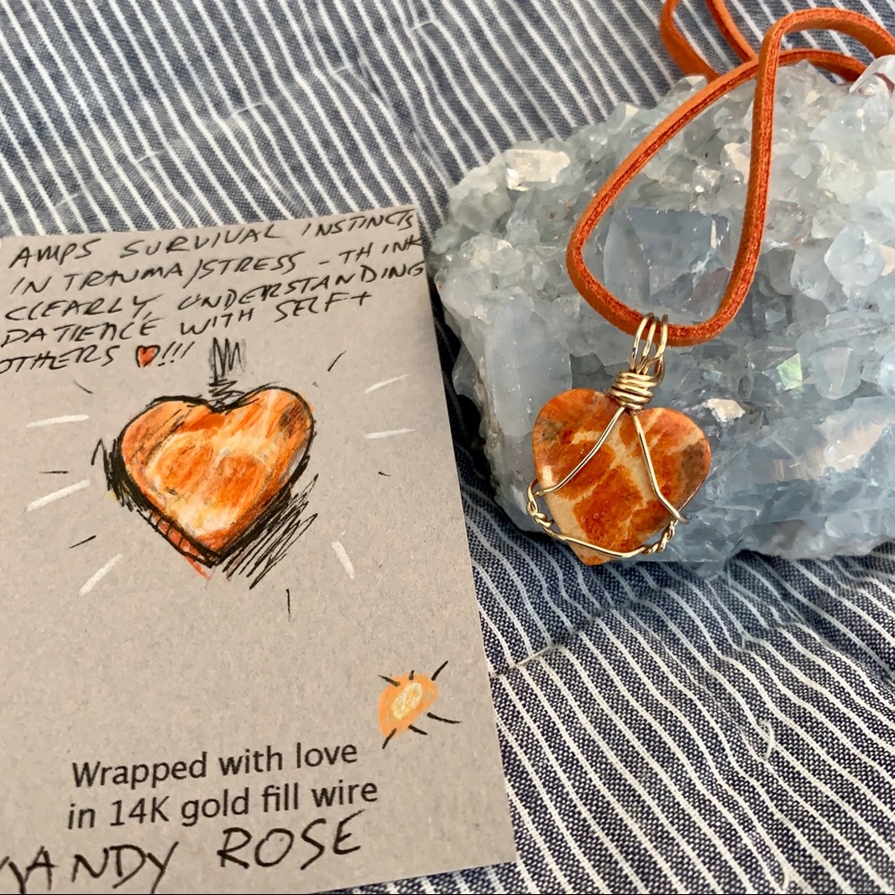 ❣️SALE Orange Spiny Oyster Shell carved heart - Picture 3 of 8